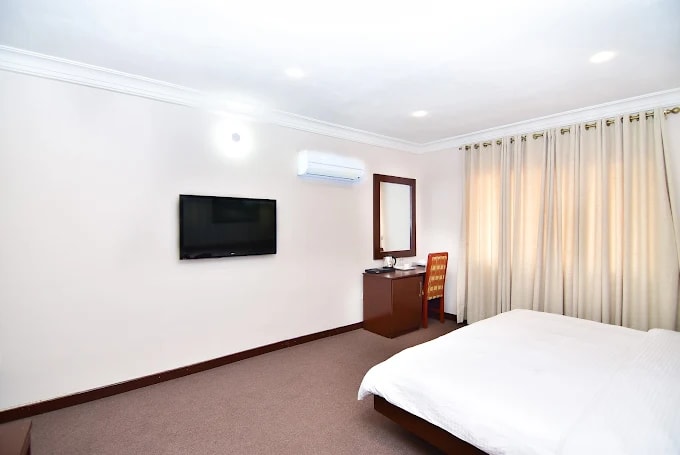PEARL ROOM 1
