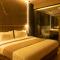 Deluxe King Suite 1