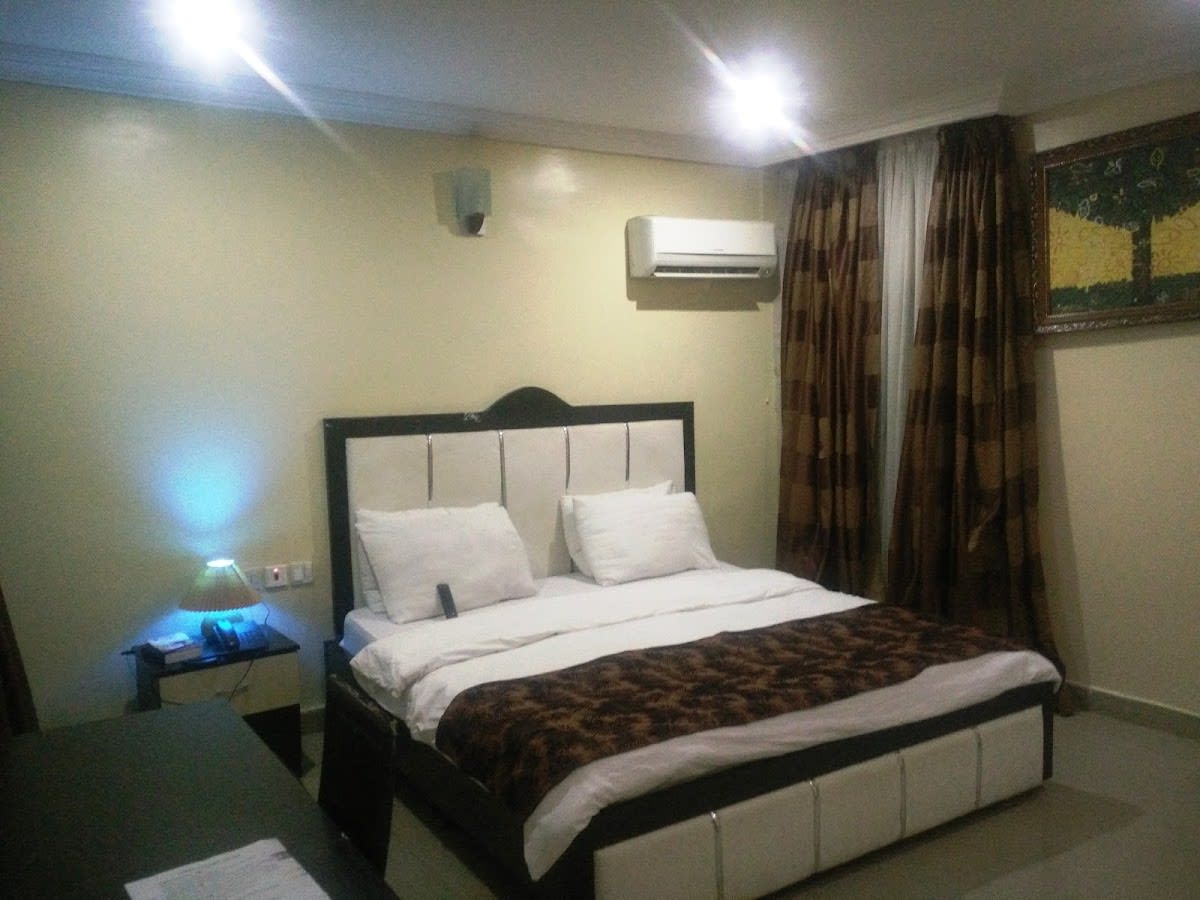 DAISY SUITES 1