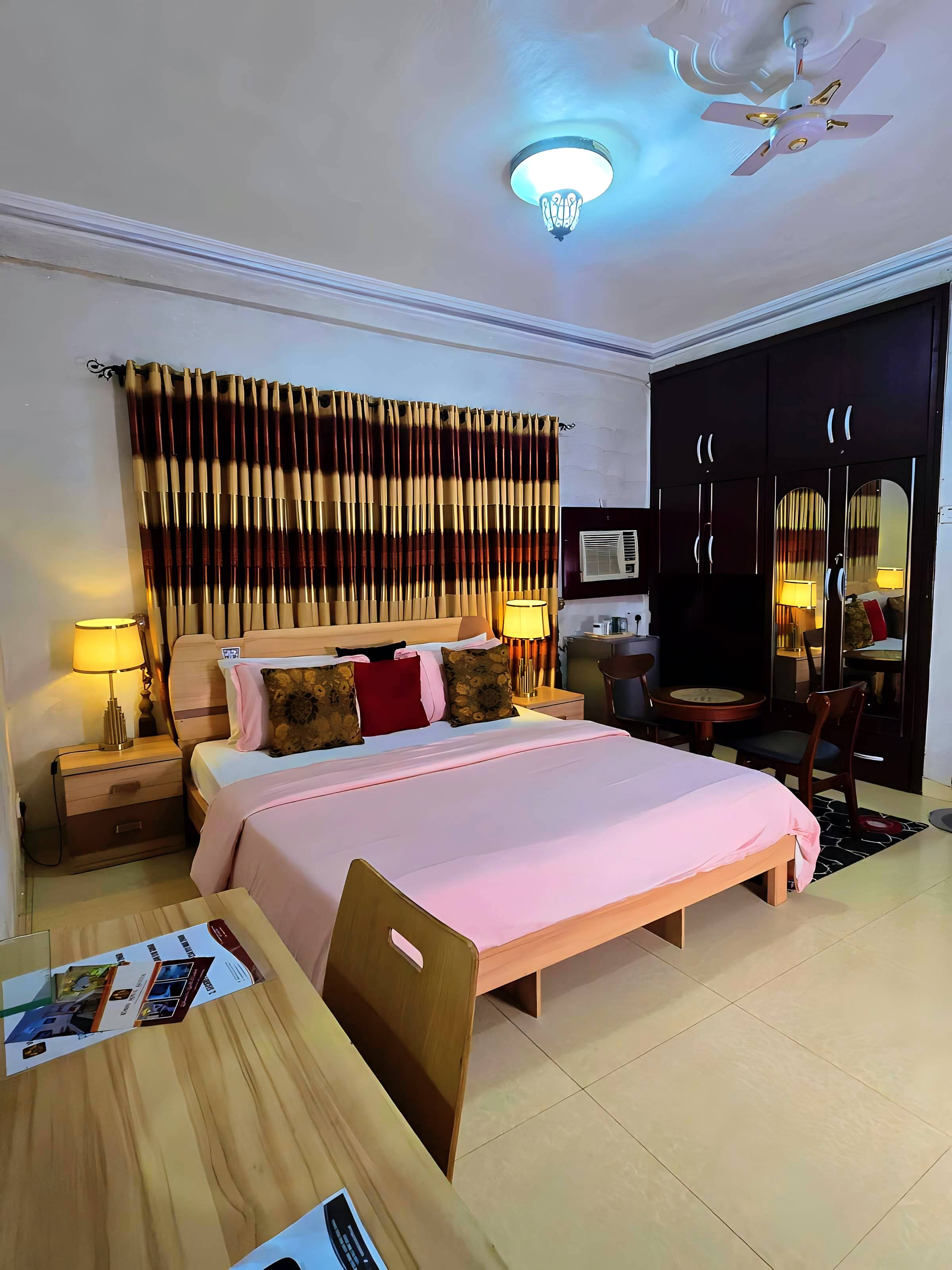 Standard Suites 3 1