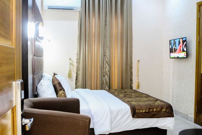 Suite 1
