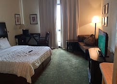 Deluxe Room, Pool View 1