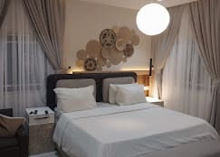 One Bedroom Apartment 1