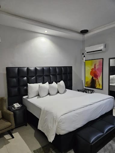 Gold Room 1