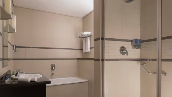 Executive Suite, Executive lounge access, 1 Bedroom Executive Suite, 1 King, City view 1