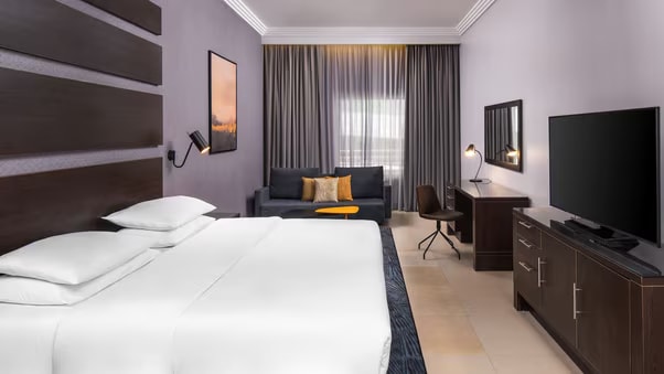 Executive Room, Executive lounge access, Executive Guest room, 1 King, City view 1