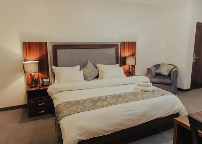 Queen Room 1