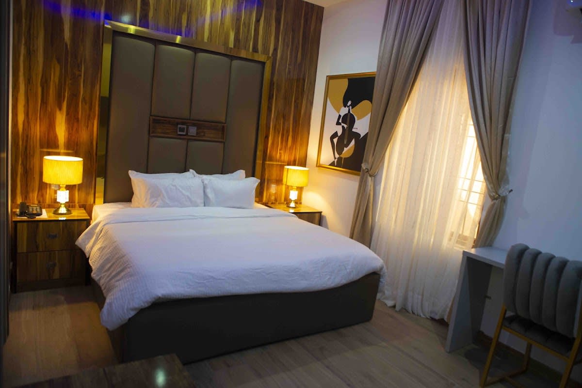 Emerald suite 1