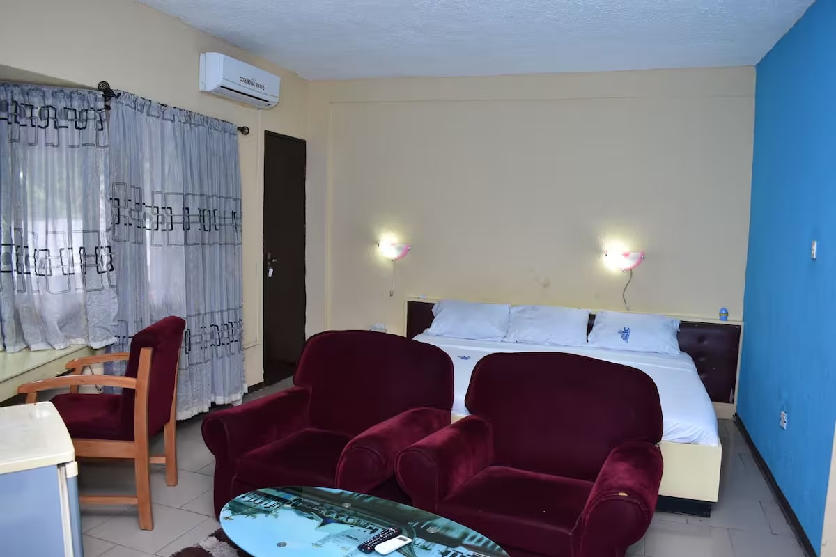Executive Studio Suite 1