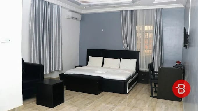 Deluxe King 1