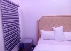 Deluxe King Studio 1