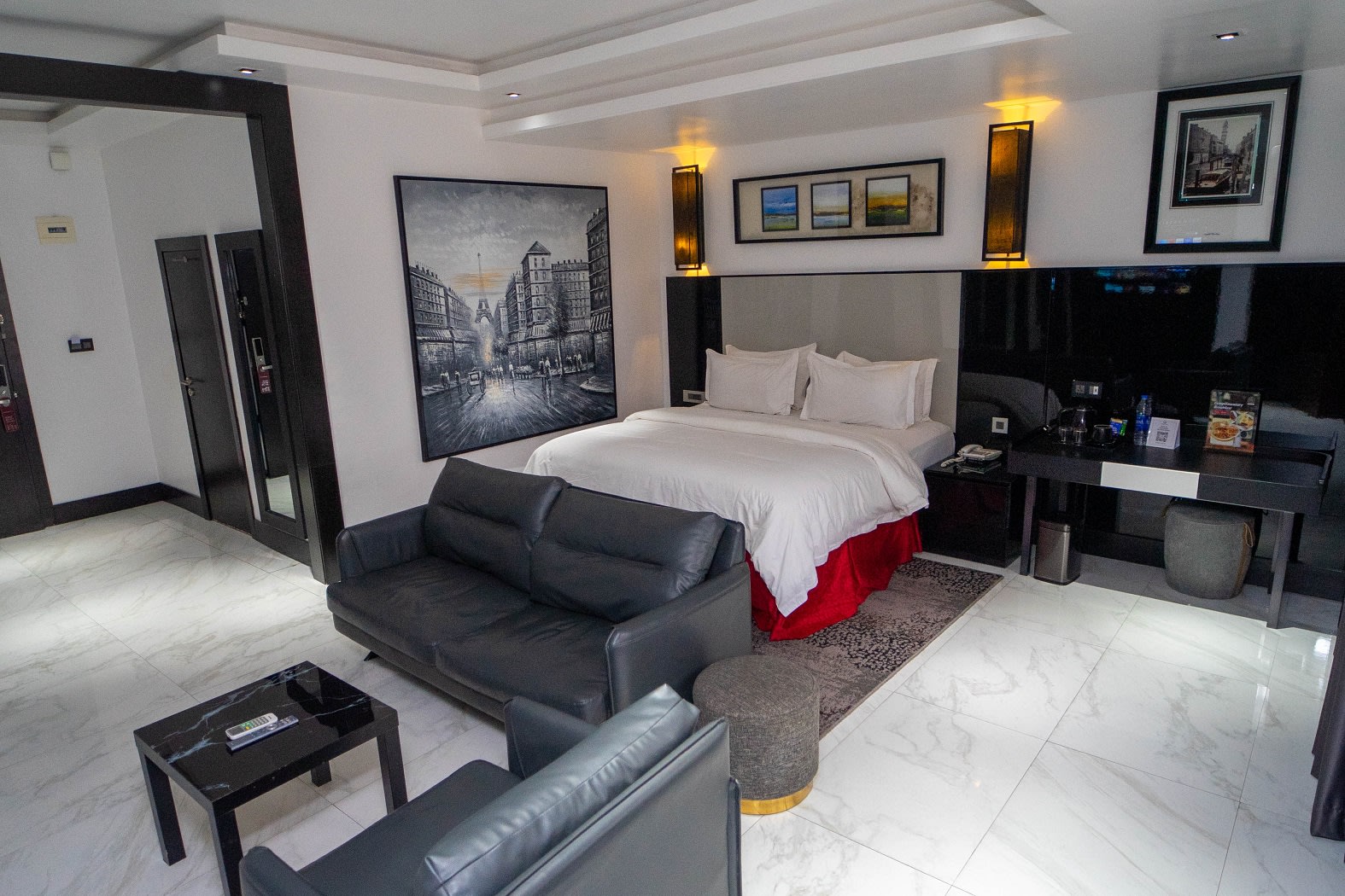 Alcove Room 1