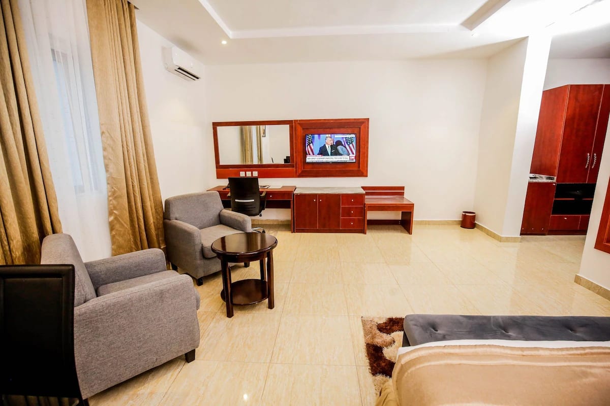 Royal Apartment 1