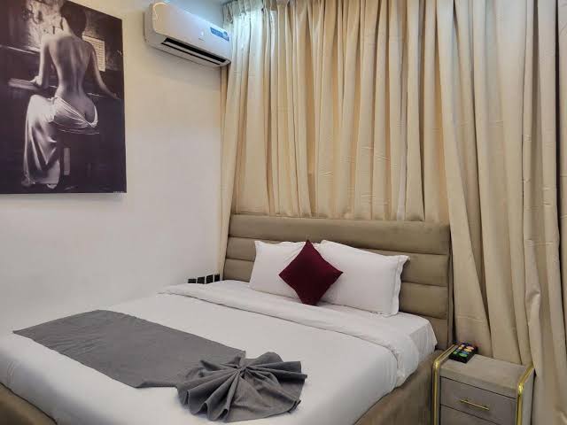 Business Suite 1