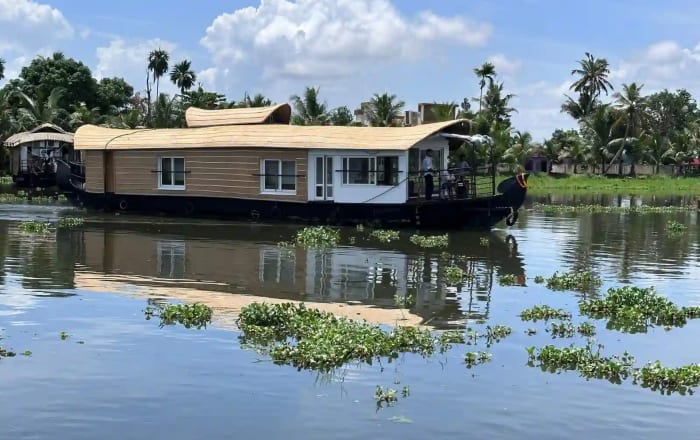 Private Deluxe boat house in Alleppey