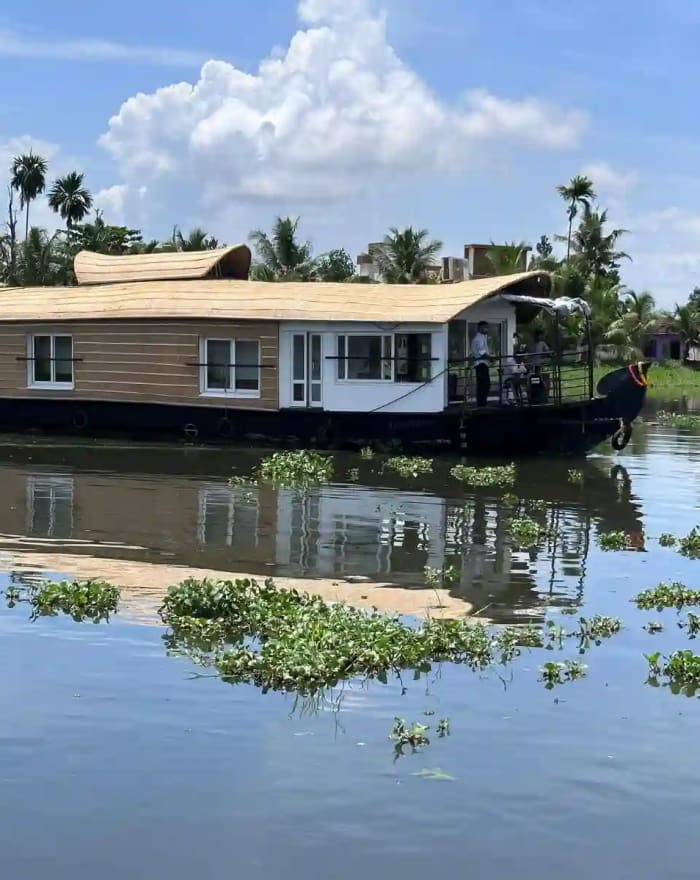 Boat house route through Kuttanad village canals near Alleppey