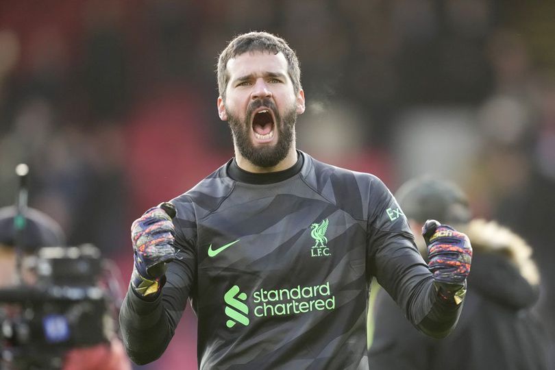 info main bola Alisson Tiba-tiba Dikabarkan Bakal Cabut dari Liverpool, Hoax kah?