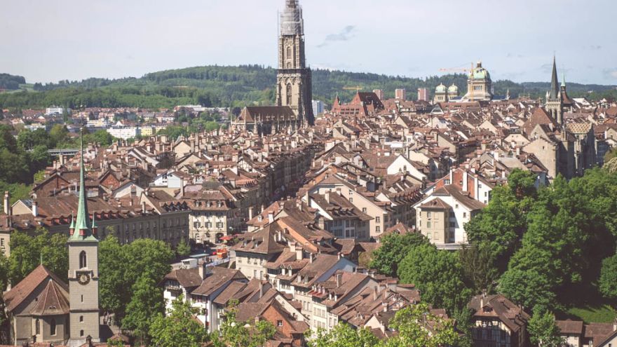 Bern, Blick auf die Altstadt vom Rosengarten aus