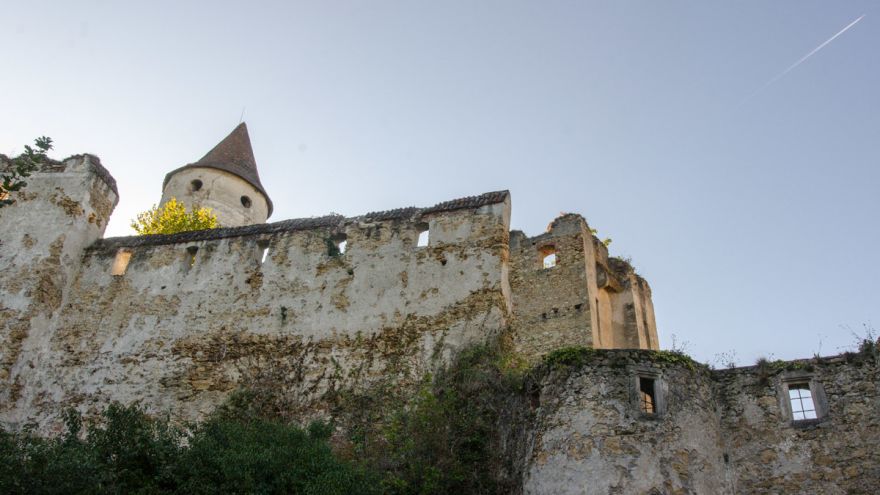 Blick auf die Burg Seebenstein