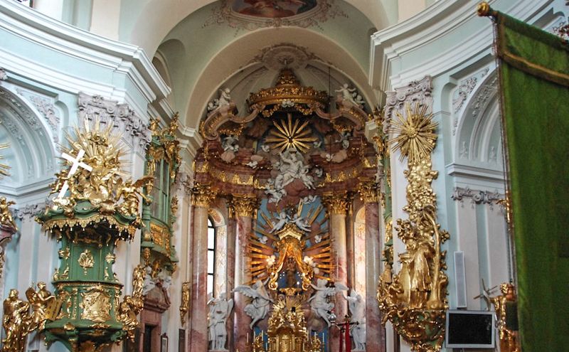 Einblick in den Chor der Wallfahrtskirche Hafnerberg