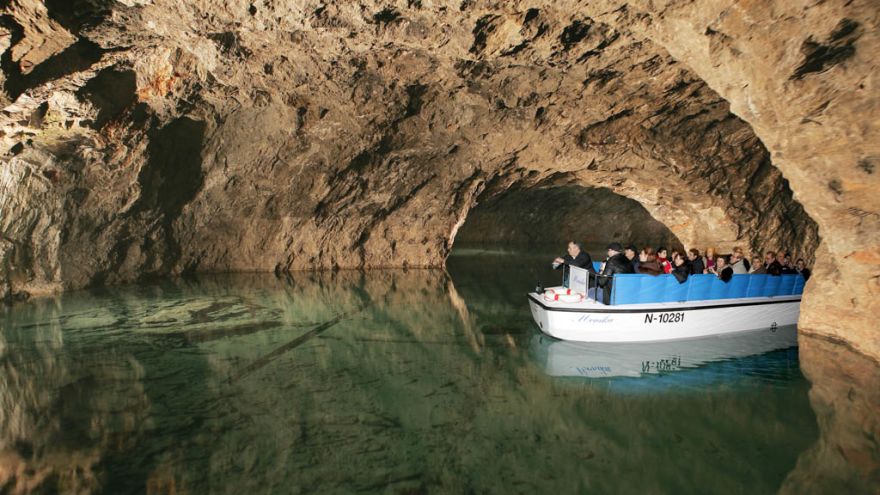 Boot am unterirdischen See der Seegrotte Hinterbrühl