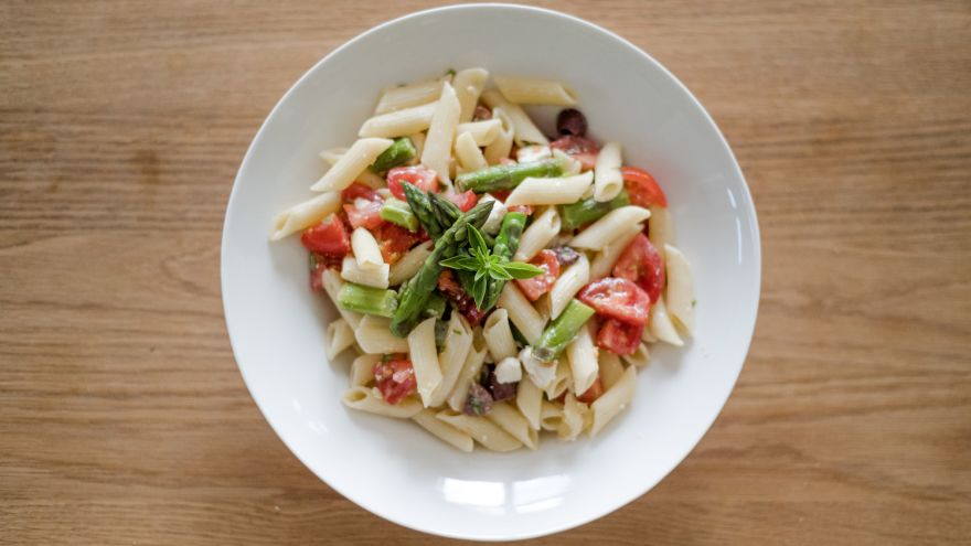 Lauwarmer Spargelsalat mit Zitronenvinaigrette