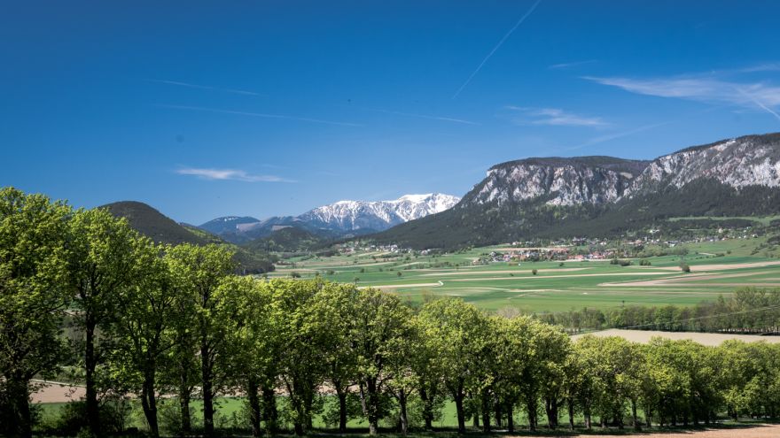 Blick von der Ruine Emmerberg bei Winzendorf auf die Neue Welt