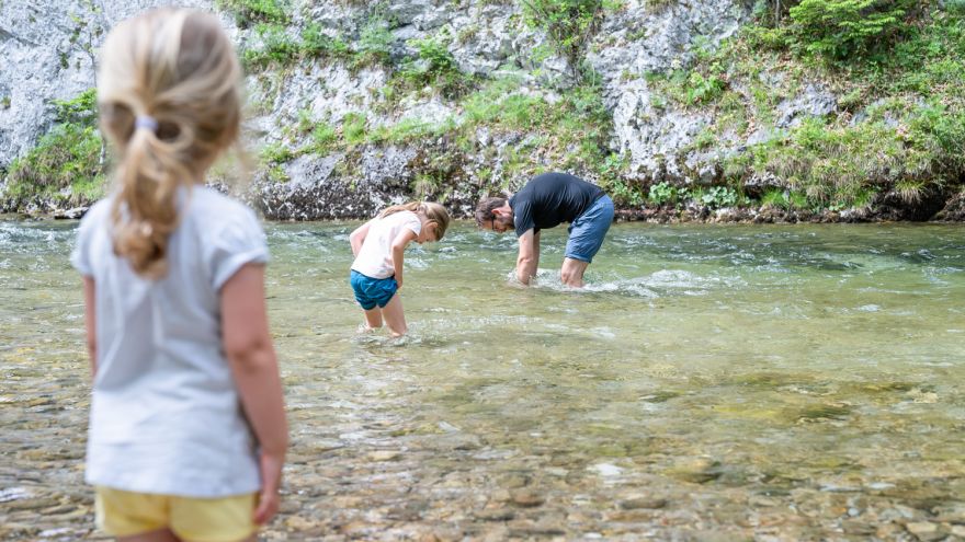 Höllental, Kinder in der Schwarza, Sommer