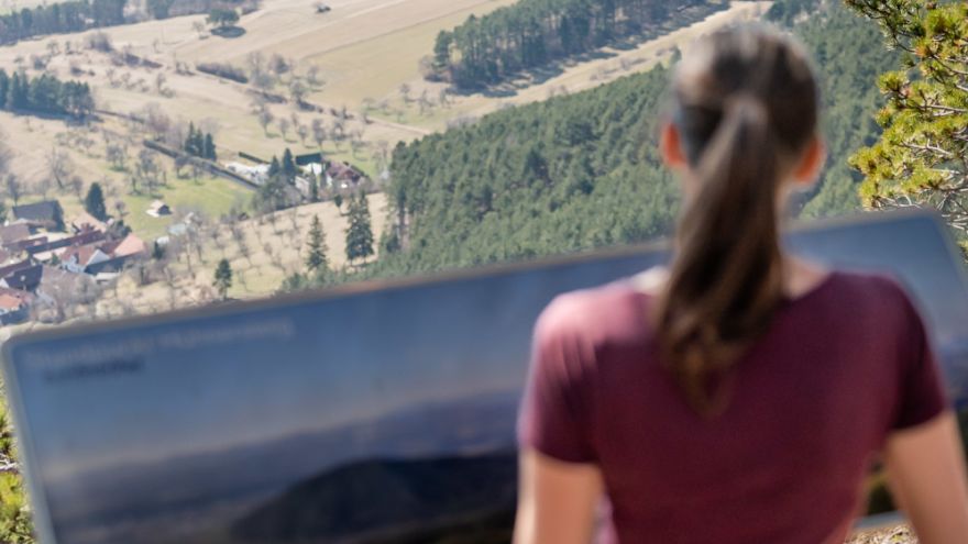 Blick auf den Gfieder und die Umgebung bei Ternitz vom Gösing (Hühnersteig) aus