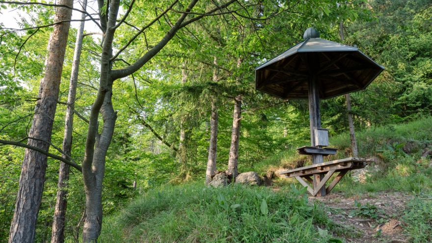 Die Annenruh bei Scheiblingkirchen in der Buckligen Welt, eiserne Schirm und Rastplatz