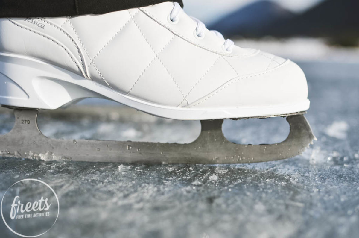Eislaufschuh auf Natureis