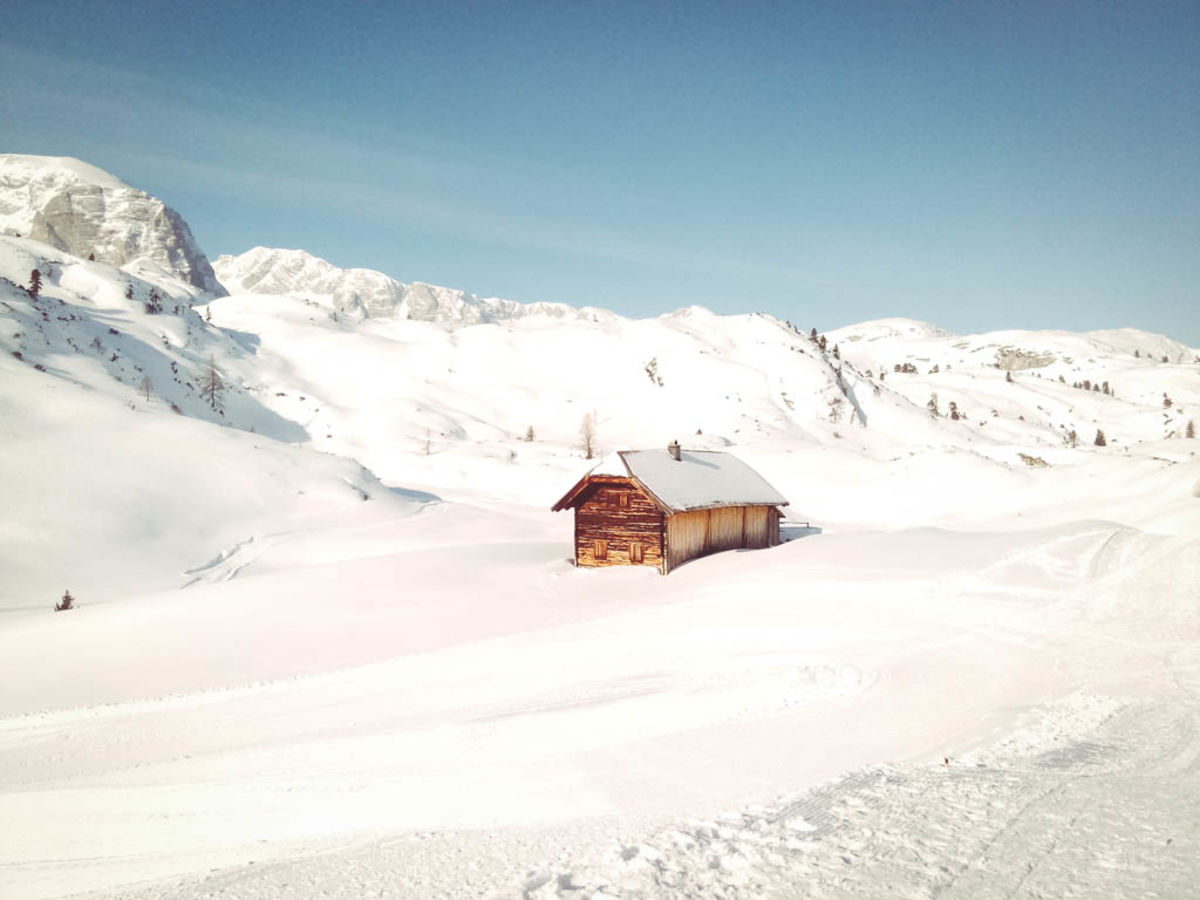 Winterurlaub bei der Gjaid Alm, Hütte im Schnee