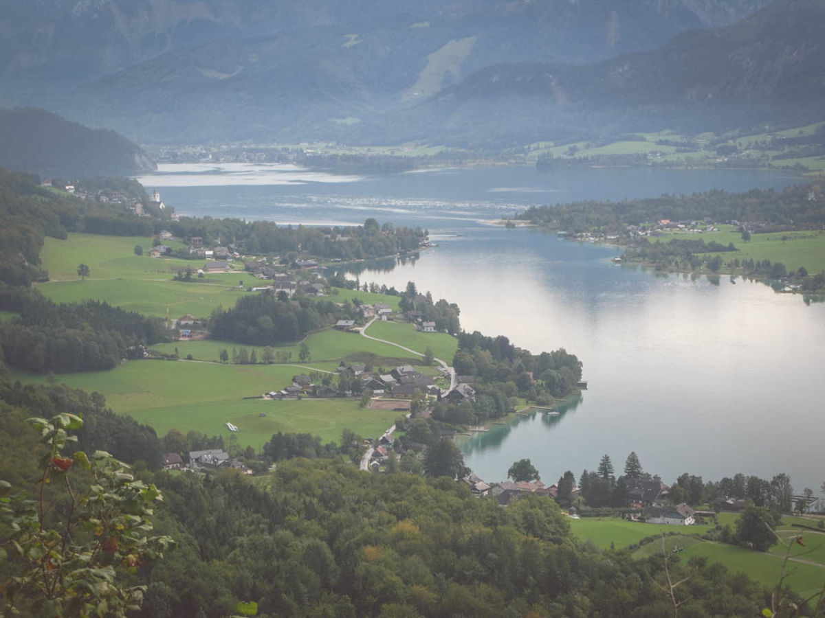 Blick auf den Wolfgangsee vom Pilgerweg über den Falkenstein