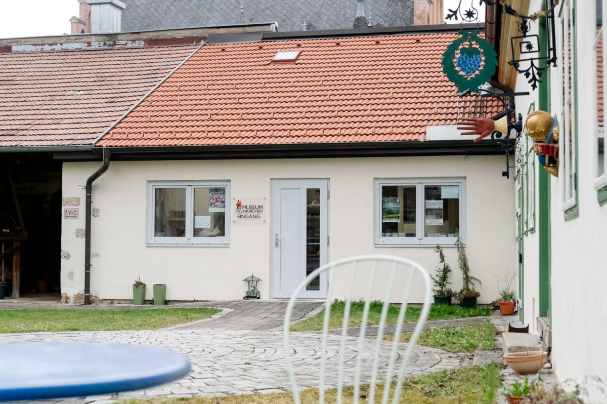 Blick zur Eingangstür im Stadtmuseum Neunkirchen
