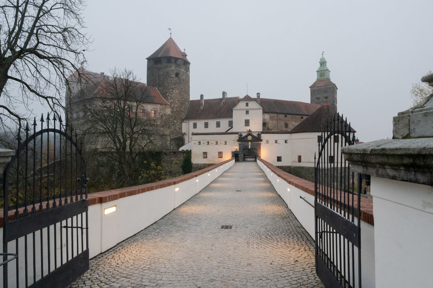Burg Schlaining im November, Brücke mit Burg