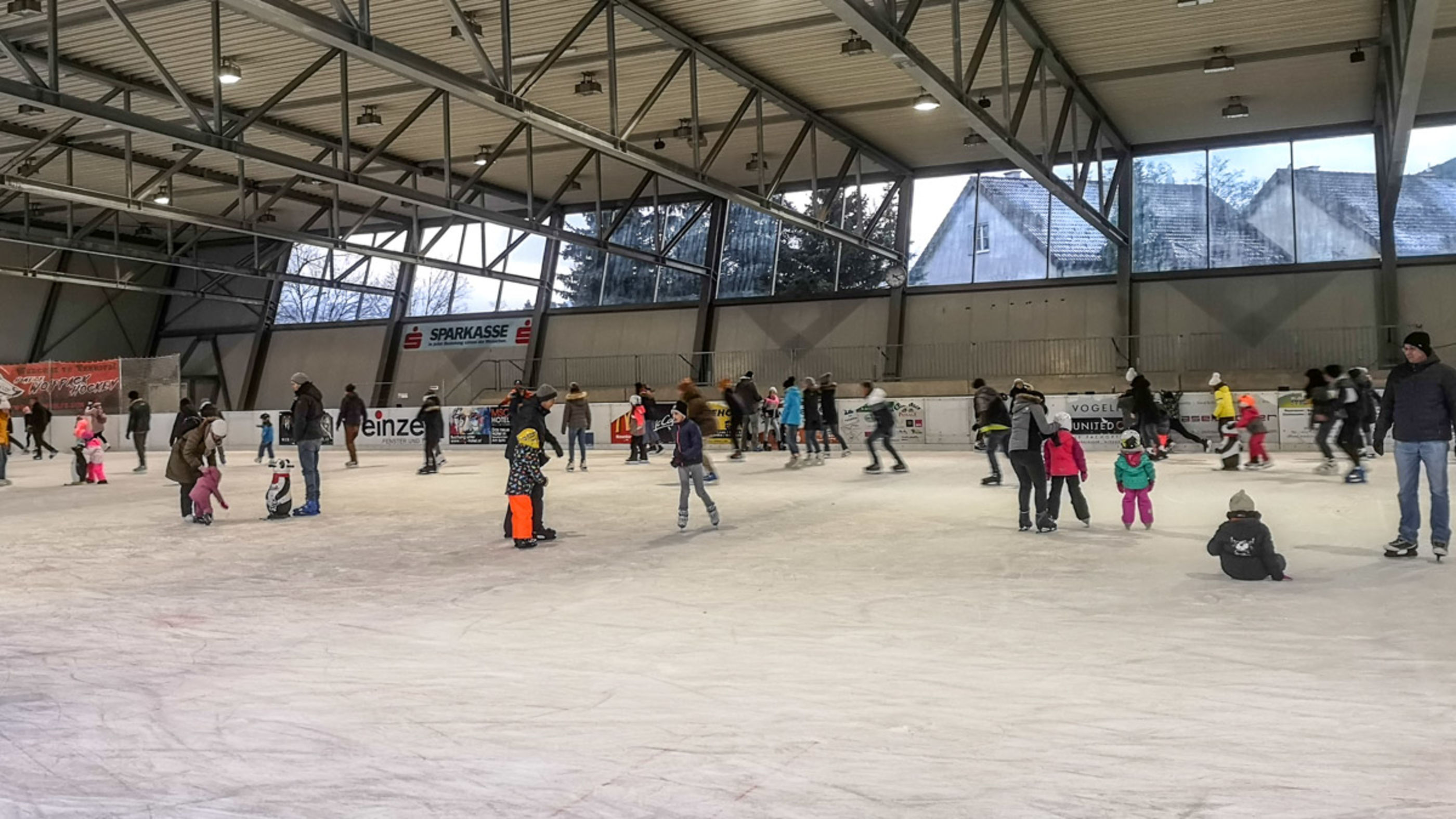 Eislaufplatz in der Kunsteisarena Ternitz