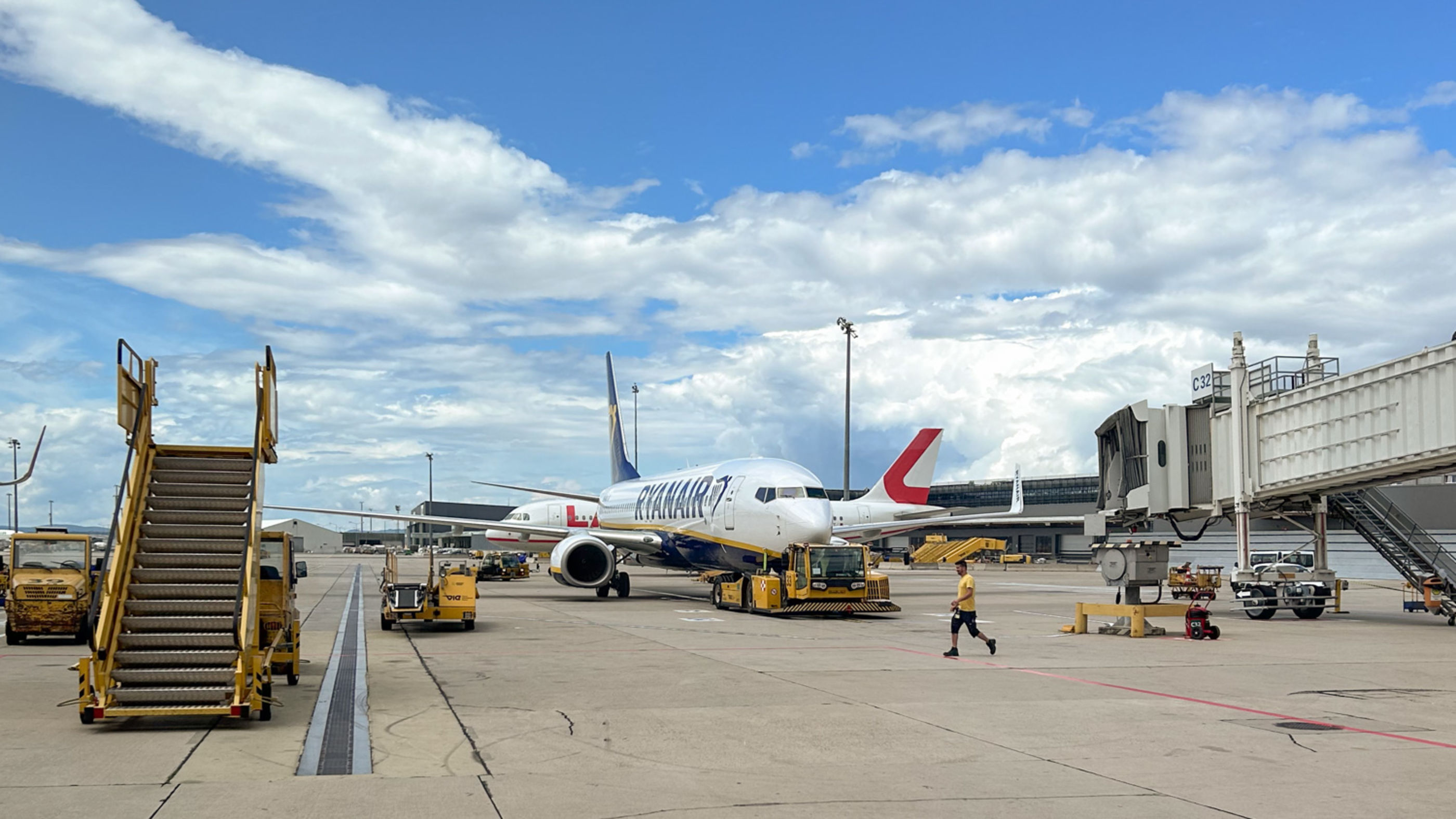 Flugzeug am Flughafen Wien, Besichtigung aus dem Bus bei der visitAIR Tour