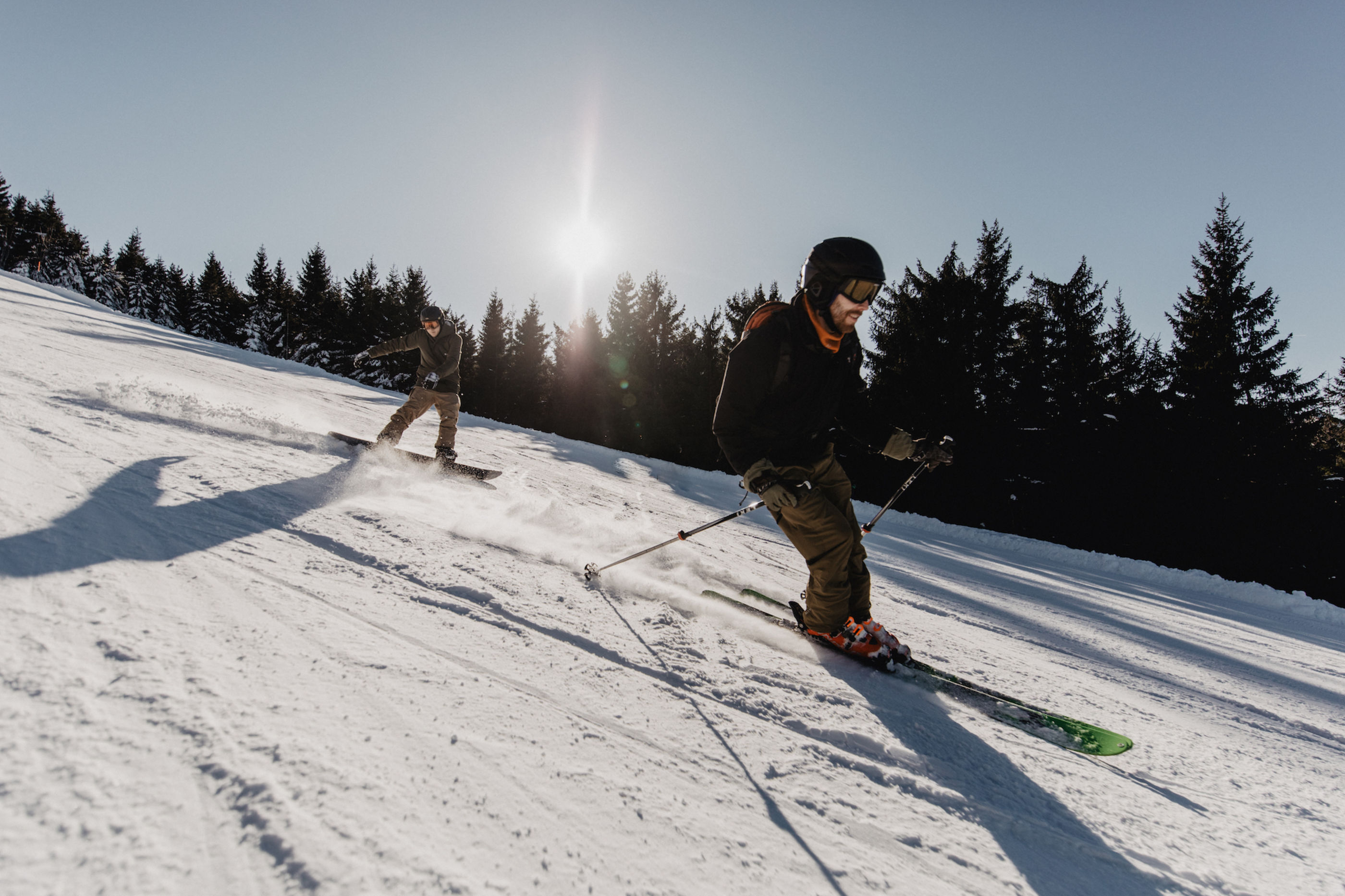 Skifahrer und Snowboarder im Mostviertel