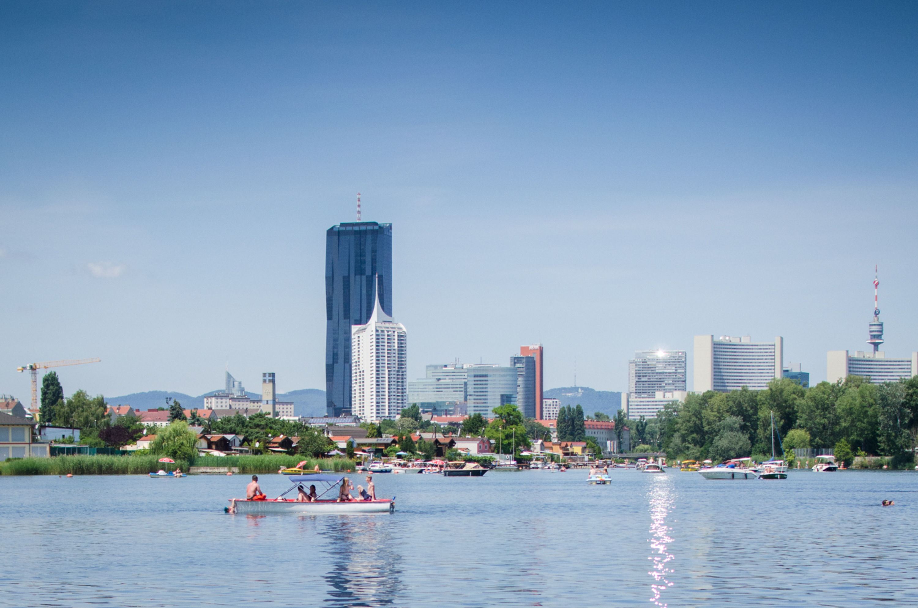 Boot fahren und Baden auf der Unteren Alten Donau