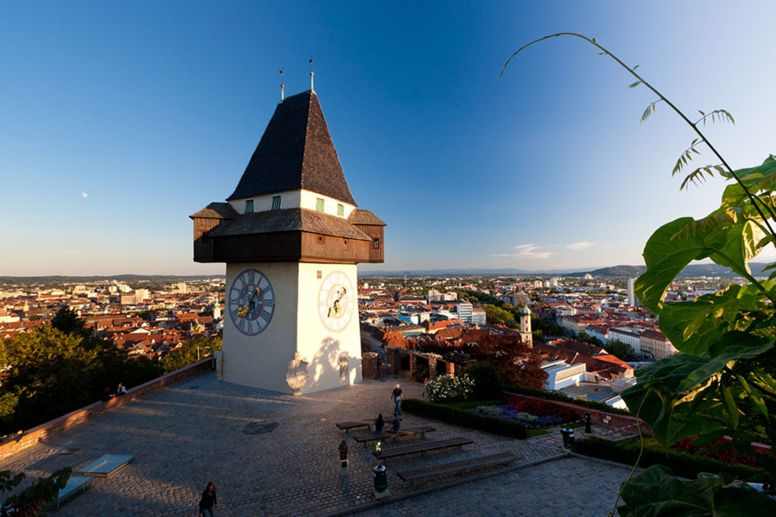 Blick vom Uhrturm über die Dächer von Graz