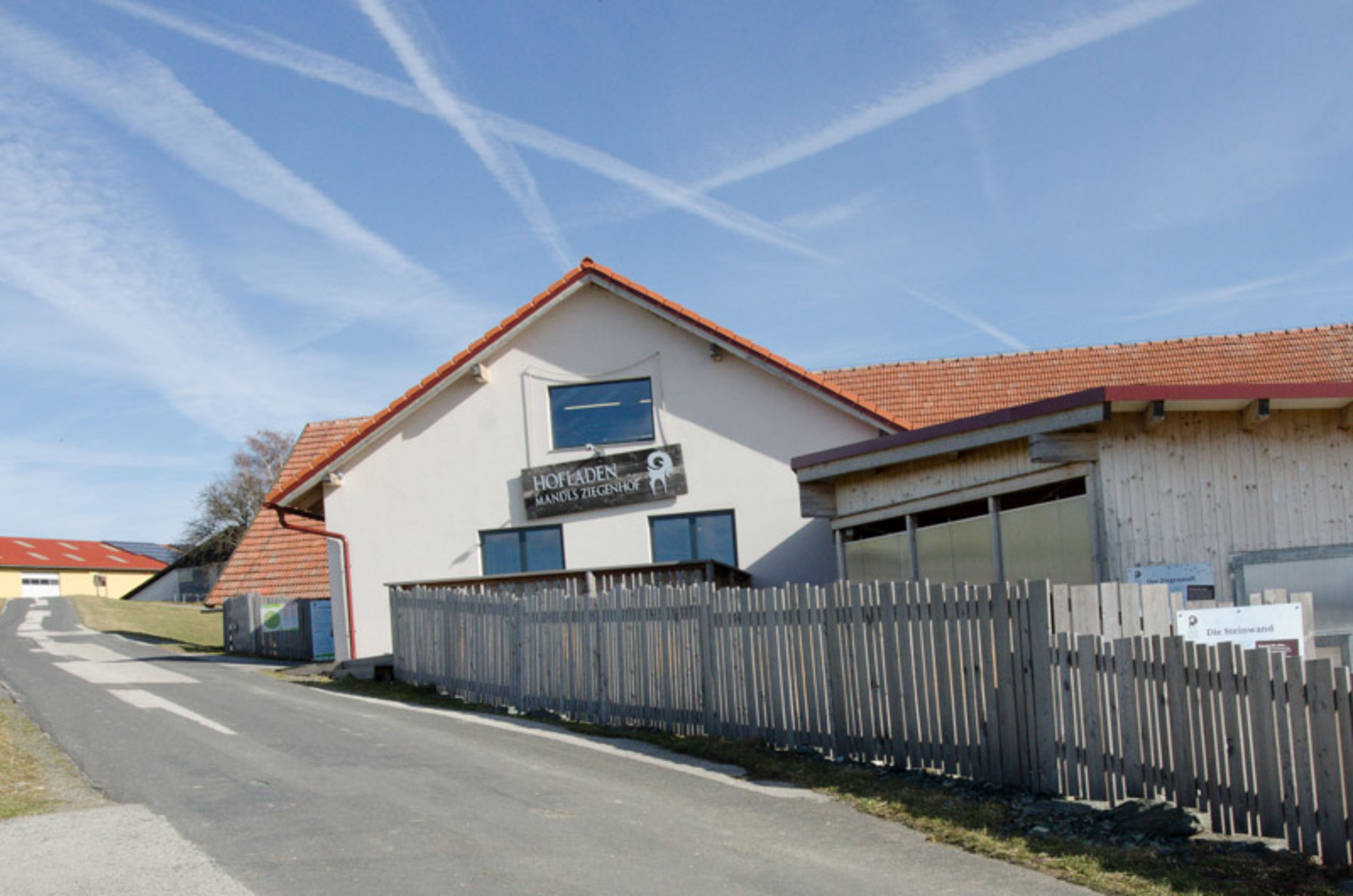 Mandl's Ziegenhof in der Buckligen Welt, Hausfassade