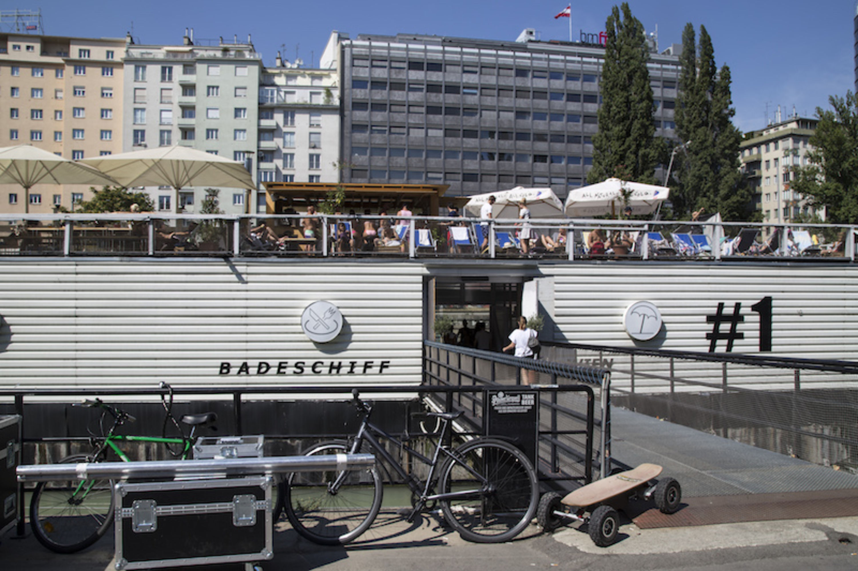 Wien mit dem Rad entdecken - zum Badeschiff