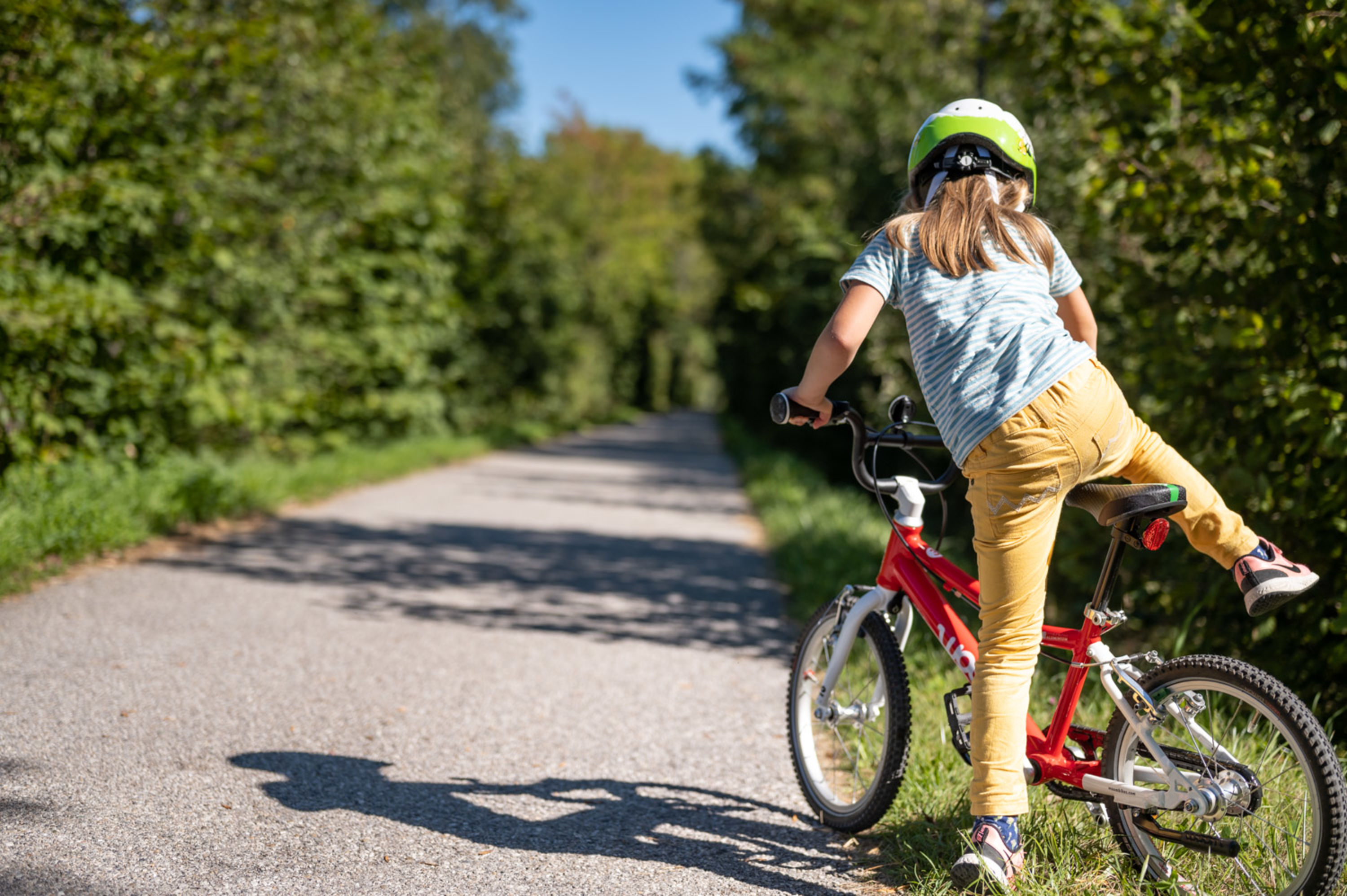 Kind am Schwarzatalradweg