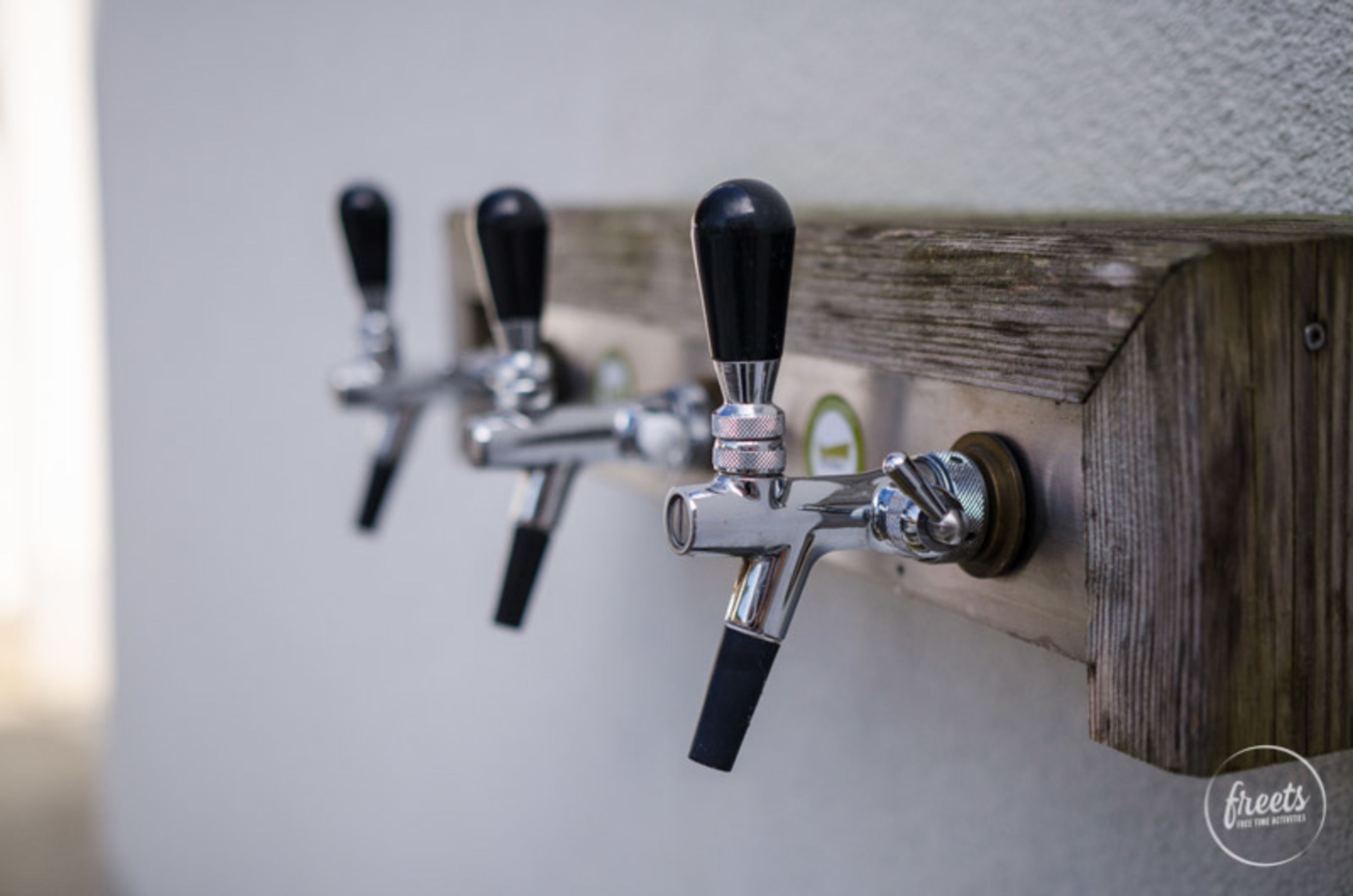 Zapfhahn im Hof der Privatbrauerei Wolfsbräu