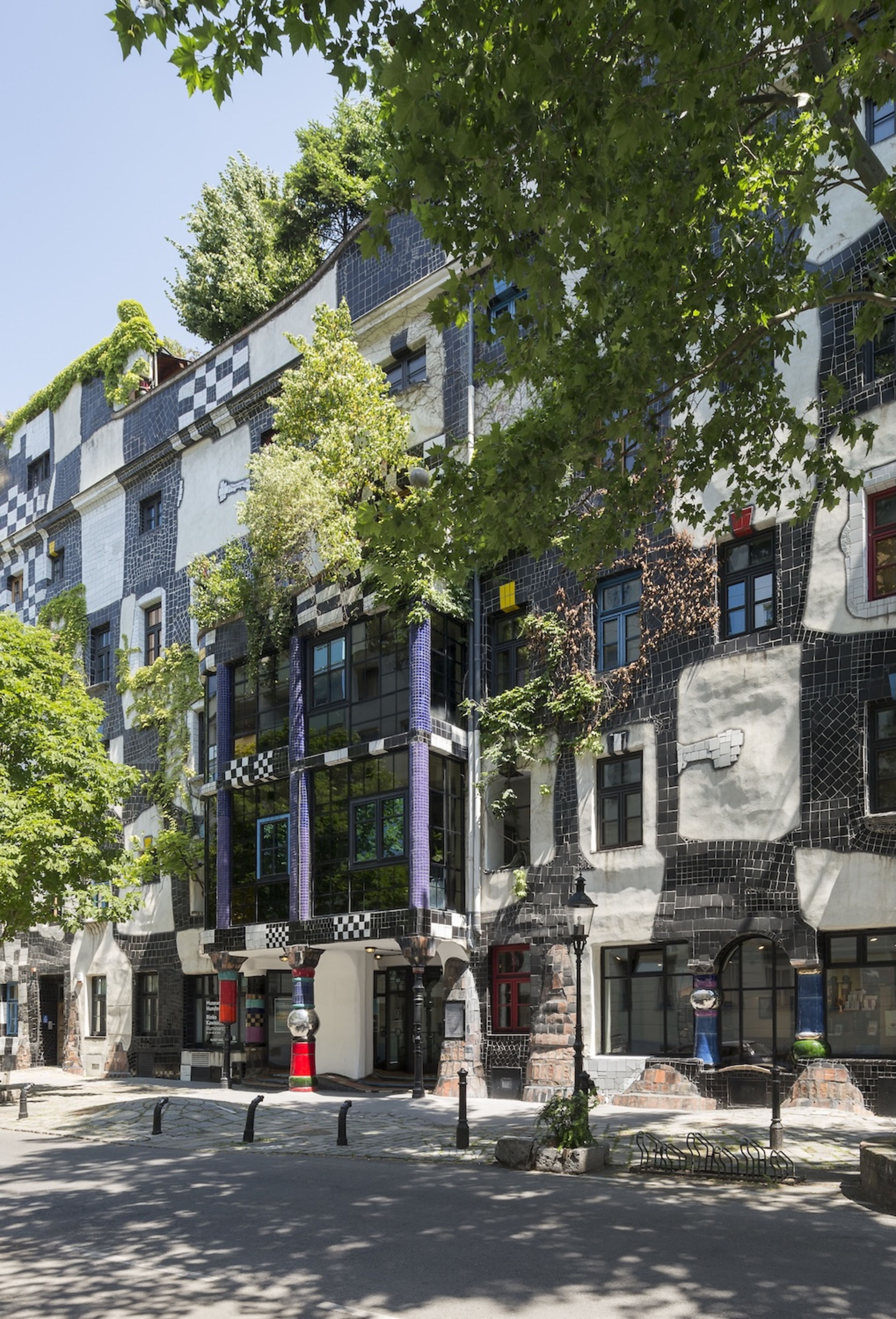 KunstHausWien, Fassade