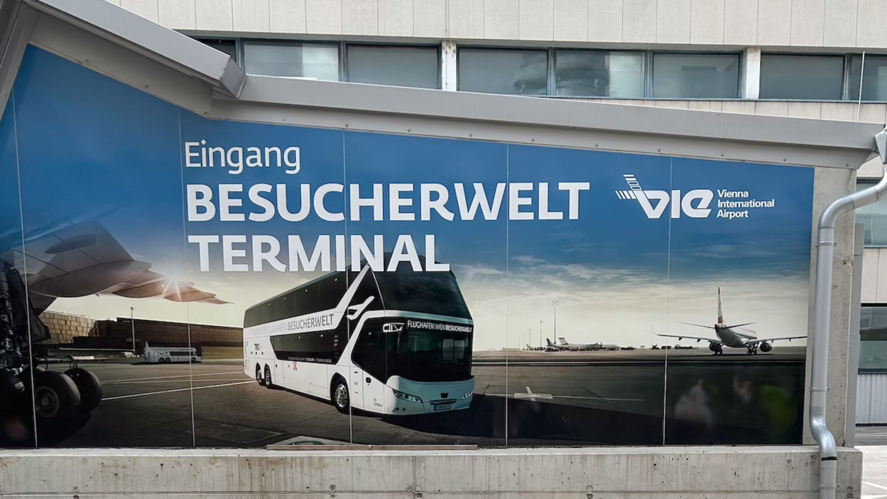 Beschilderung Besucherterminal visitAIR Flughafen Wien