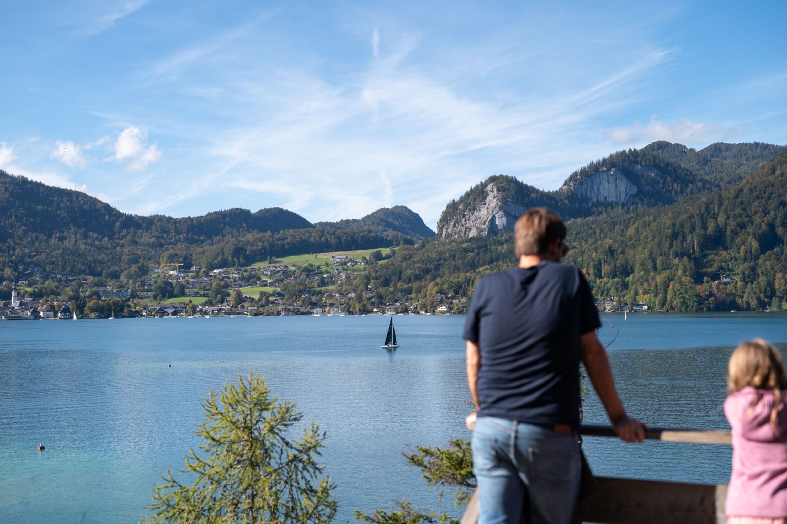 Aussicht genießen am Wanderweg zum Ochsenkreuz, Wolfgangsee