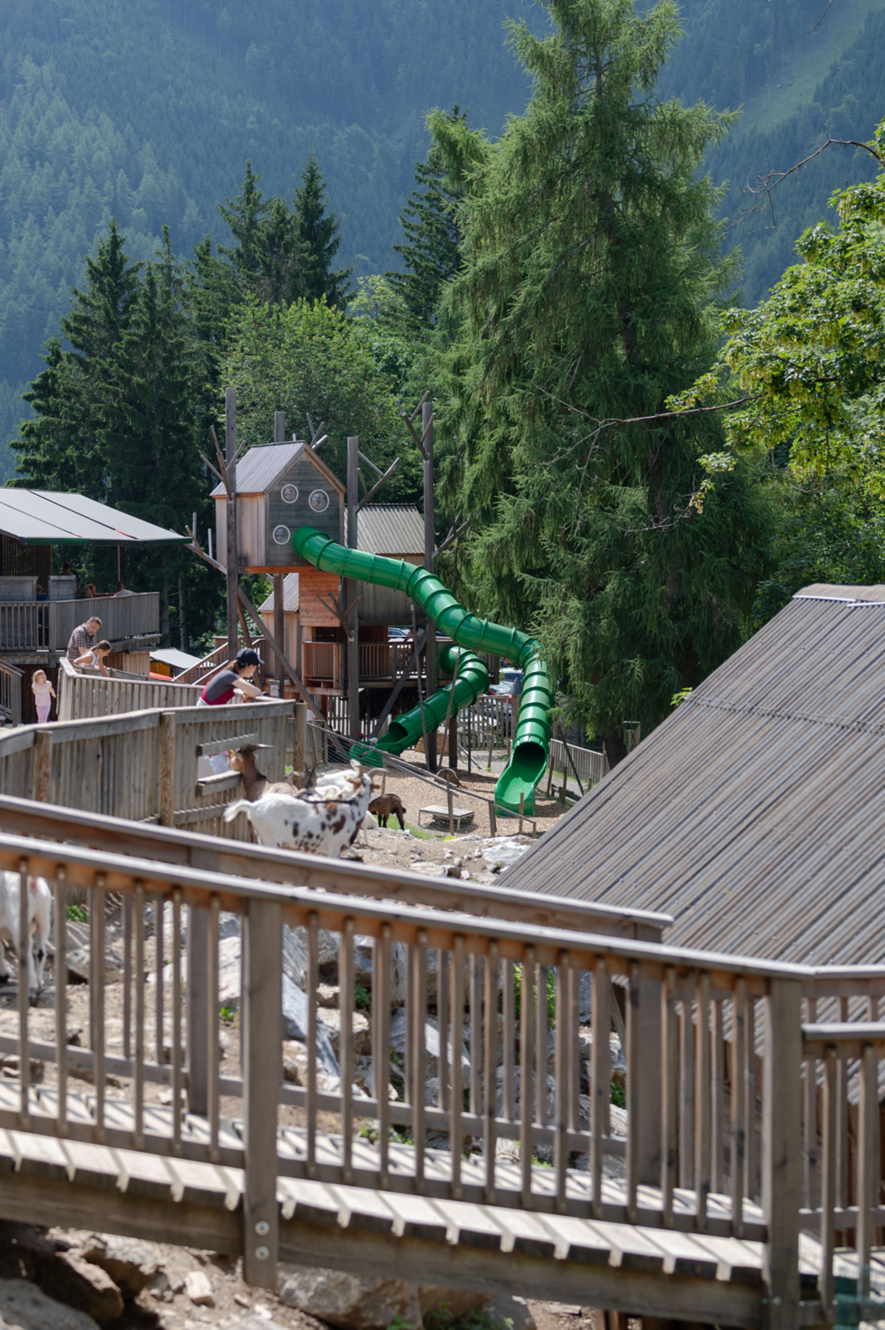 Spielplatz im Waldpark Hochreiter