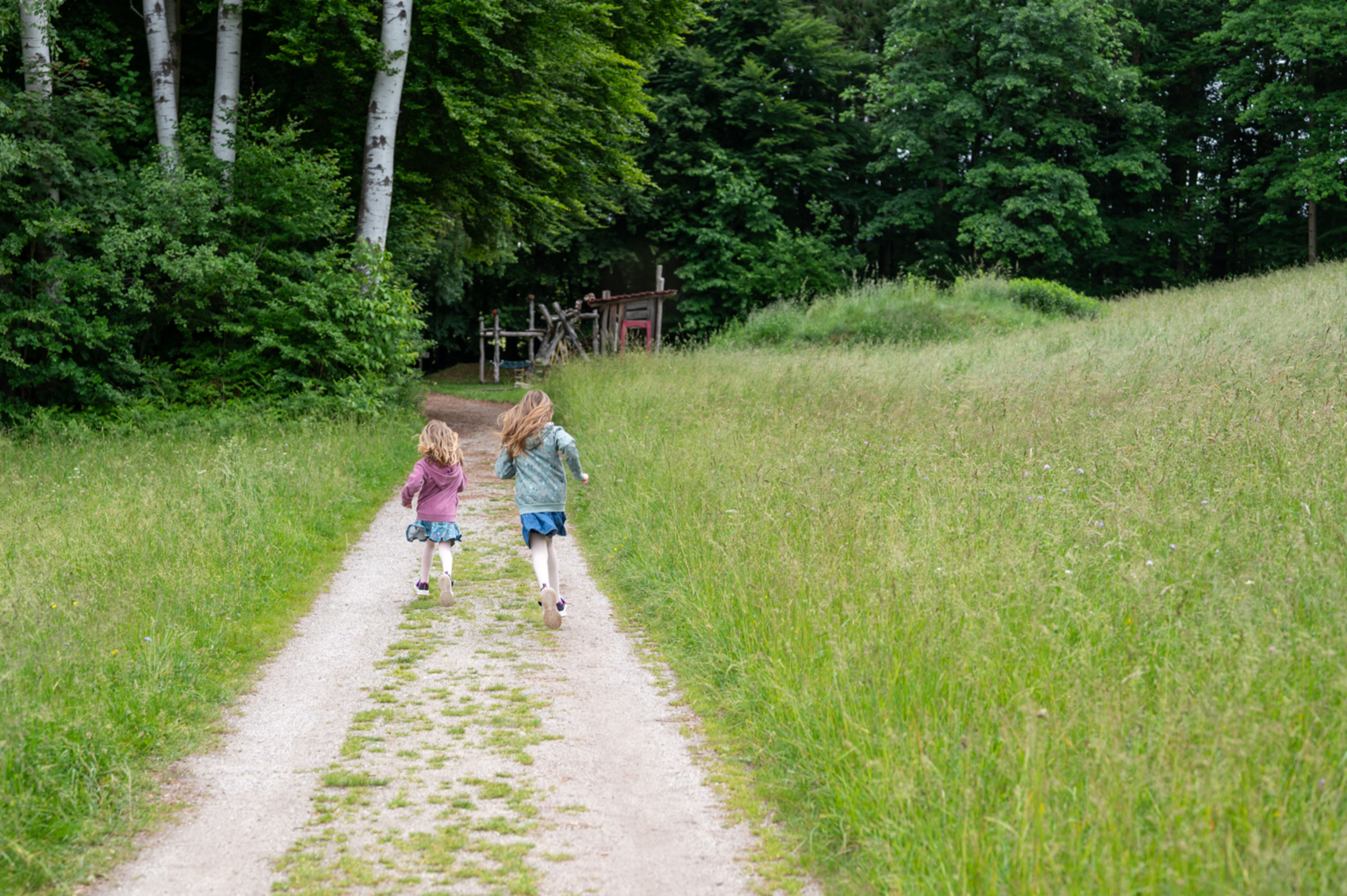 Kinder am Weg, Familienwanderung zum Aichwaldsee