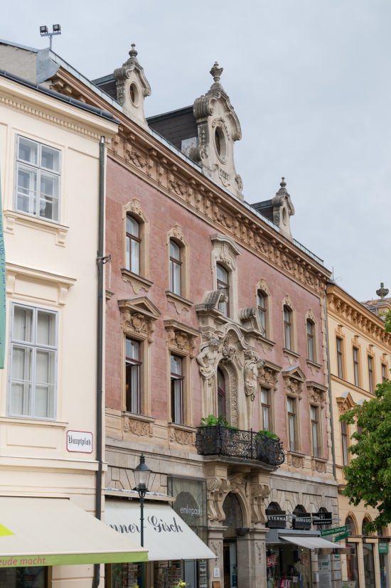 Baden bei Wien, Häuserfassaden am Hauptplatz